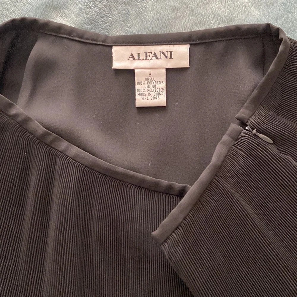 Alfani brand black pleated skirt. Size 8 - Picture 4 of 4